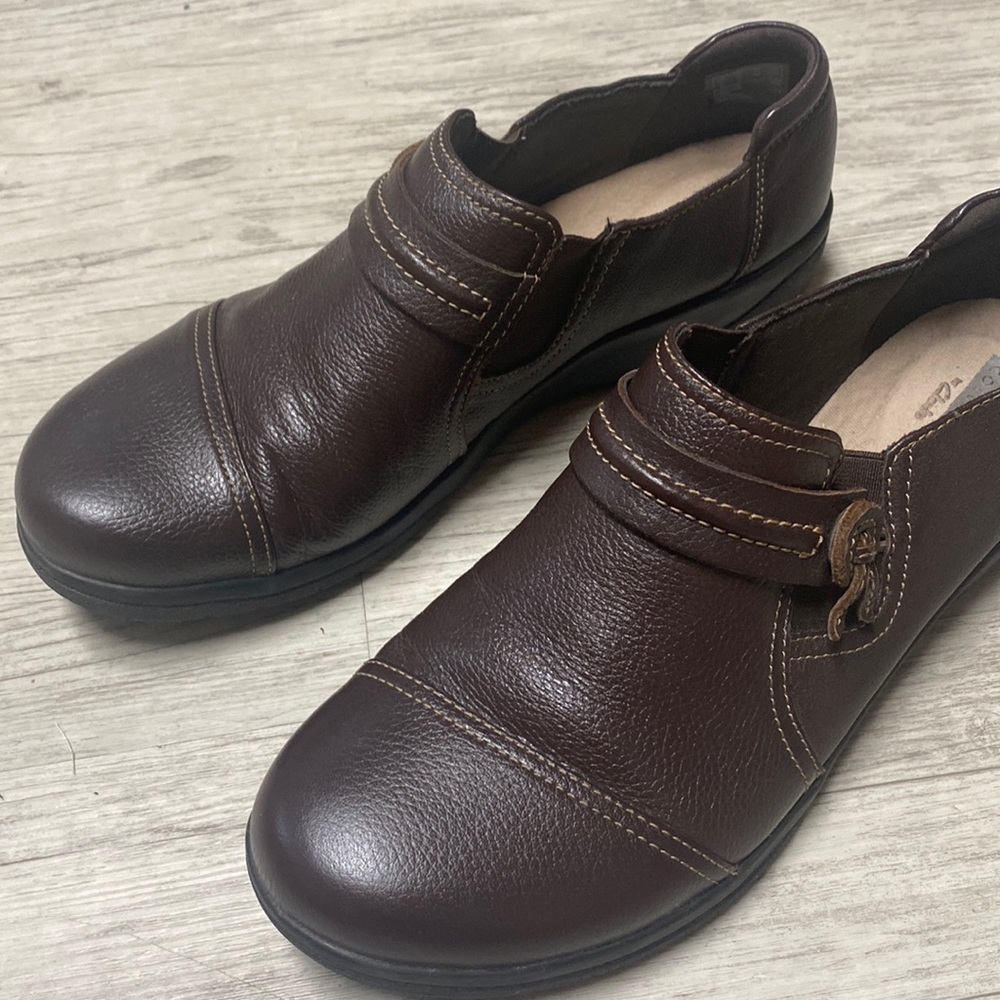 Cute loafers by Clarks size 9